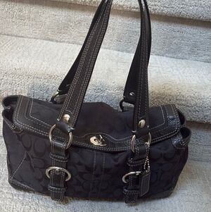 Coach Signature C Turnlock Satchel Black